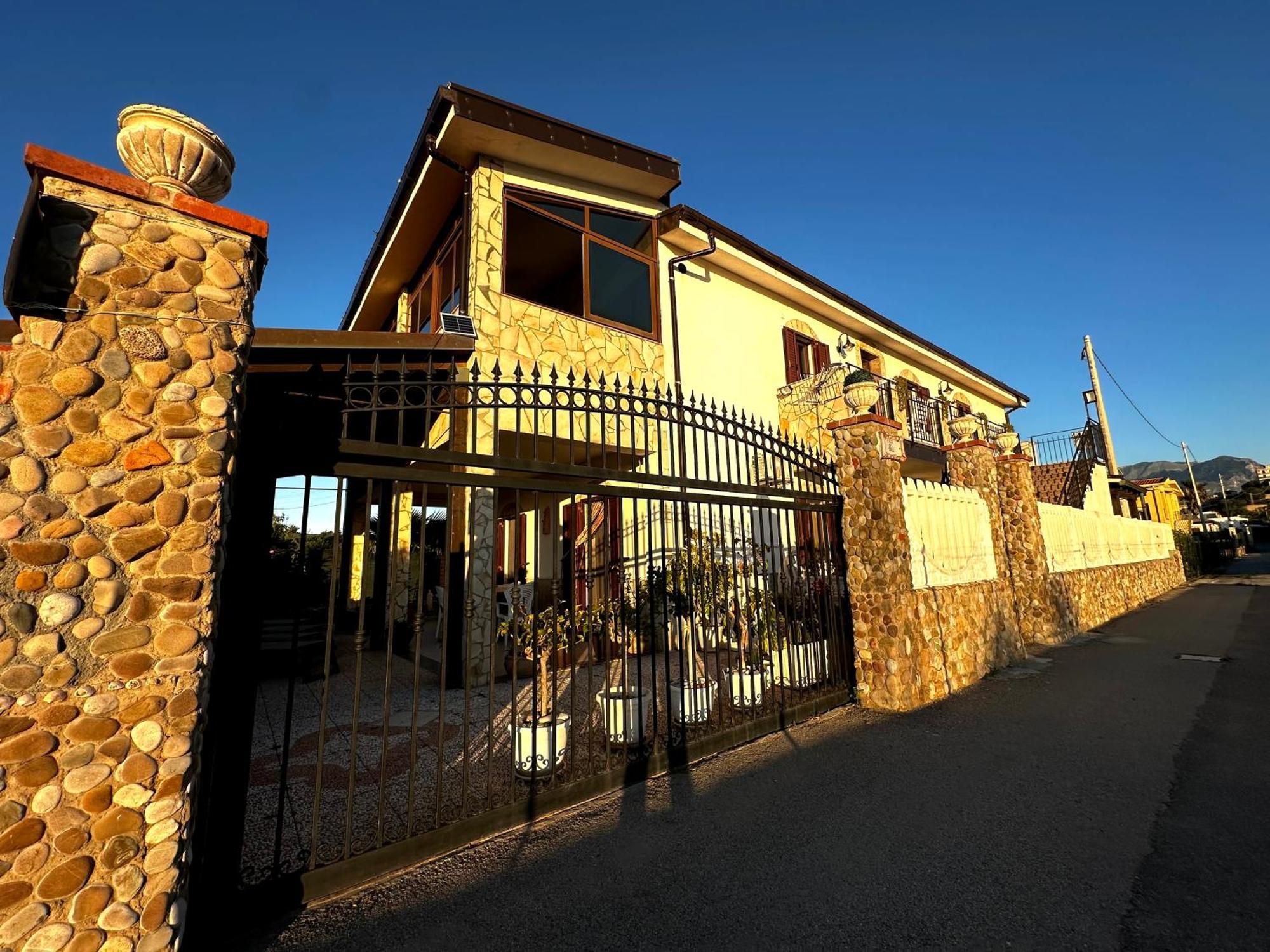 Casa Del Sole Apartman Campofelice di Roccella Kültér fotó