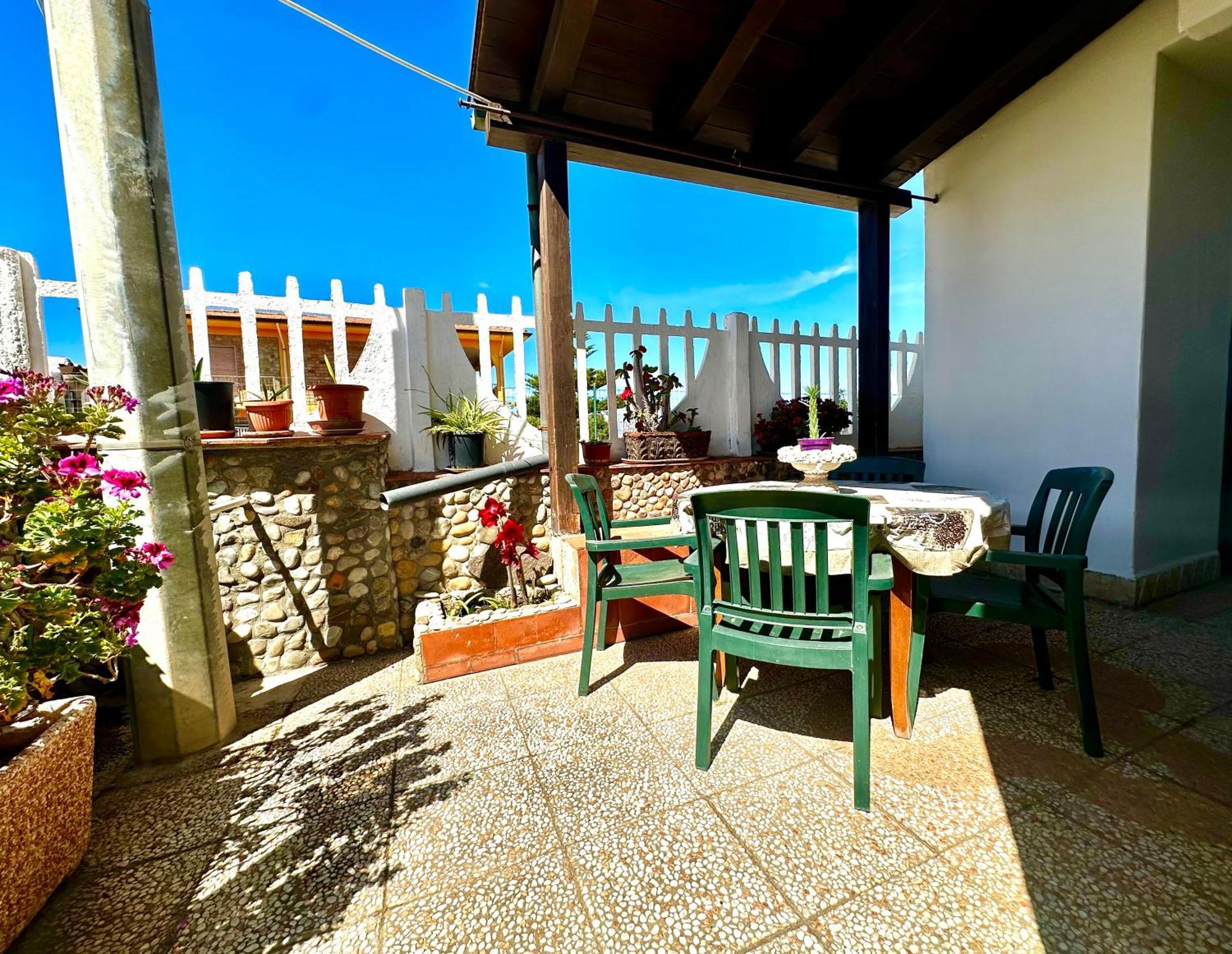 Casa Del Sole Apartman Campofelice di Roccella Kültér fotó